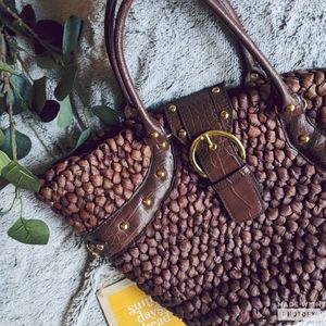 SALE Vintage straw tote w/ magnetic buckle closure